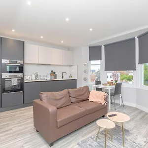 Flash Sales Offer - Any Week Day No Minimum Night Restrictions Centre Seafront 1 Bedroom Flat Bn133duk02 Apartment